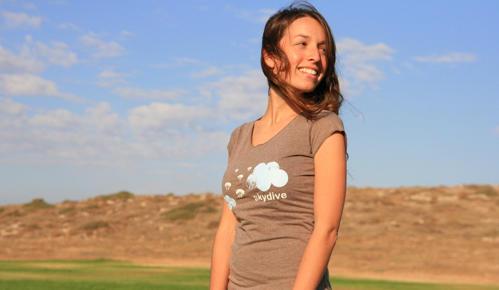 Skydiving_women_green