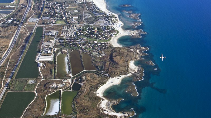 South_shore_with_plane___close